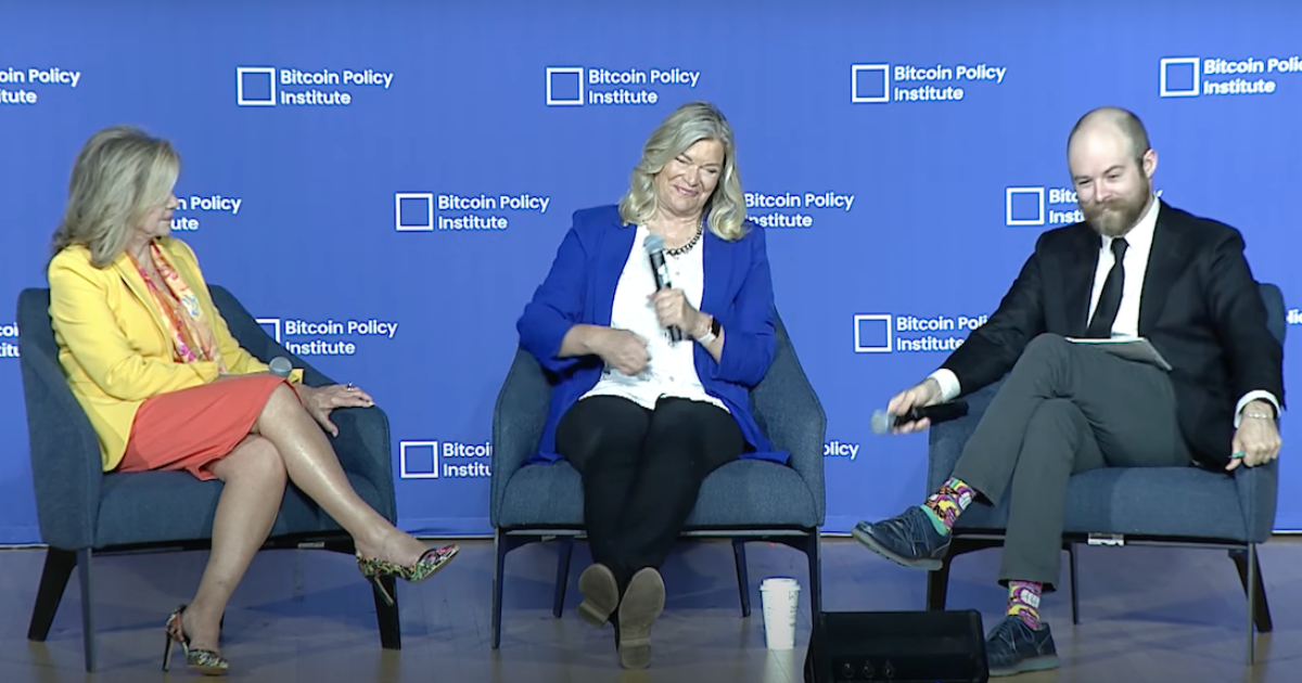 U.S Senator Lummis Sets Sights on Enacting Goals for Two Crypto Bills by 2026